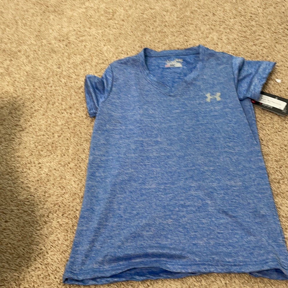 Medium heat gear under armor shirt